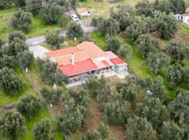 Olive Grove Getaway, hotel con estacionamiento en Oikhalía