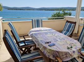 Seaside apartments, hotel com estacionamento em Turanj