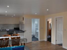 4 Woodyard Cottages, 2 Bedroom with free parking., hotel amb aparcament a Long Sutton