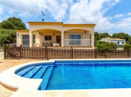 Catalunya Casas Cozy Costa Dorada with private pool, 3km to beach, hotel i El Vendrell