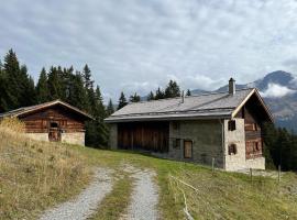 Alpine Hut Acla Sissi Lenzerheide for 10 people, hotel di Valbella