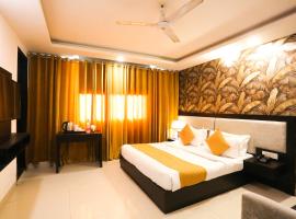 Hotel Aashiyana New Delhi: Yeni Delhi, Delhi Uluslararası Havaalanı - DEL yakınında bir otel