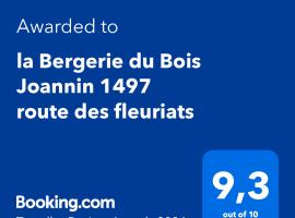 la Bergerie du Bois Joannin 1497 route des fleuriats, khách sạn ở Iguerande