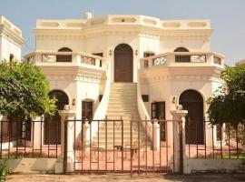 A Mansion: Kāshīpur şehrinde bir otel
