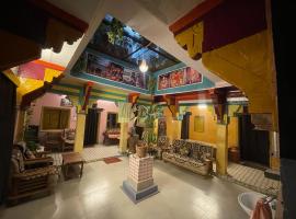 Suraj Guest House, hótel í Varanasi