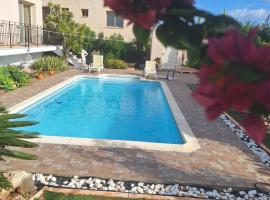 ROSE VILLA - 3 BED POOL, hotel en Episkopi Lemesou