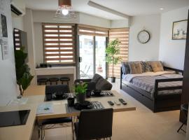 Dominiks Elegant Apt Ocean Views, Pool at Tambuli Resort 10 Floor، فندق في Maribago