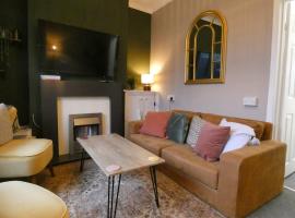 Comfy 3 Bedroom Cottage in a Calm Location: Abertillery şehrinde bir tatil evi