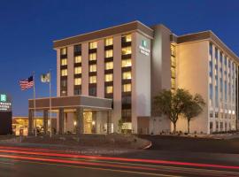 Embassy Suites by Hilton El Paso, hotel dengan jacuzzi di El Paso