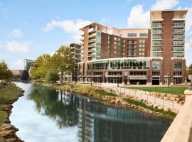 그린빌 Downtown Greenville에 위치한 호텔 Embassy Suites by Hilton Greenville Downtown Riverplace