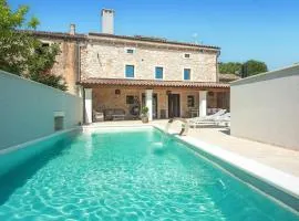 Stunning Home In Krnica With Wifi