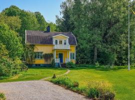 4 Bedroom Gorgeous Home In Motala, cottage in Motala