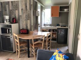 Chalet nature et détente avec piscine, proche zoo de la Flèche et Le Mans, idéal cyclistes et familles - FR-1-410-367, hotel i La Suze-sur-Sarthe