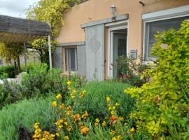 Chez Anne et Aimé, apartment in Millau