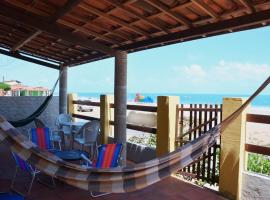 Casa c WiFi a beira mar na Praia Redonda,Icapui CE, hotel v destinaci Icapuí