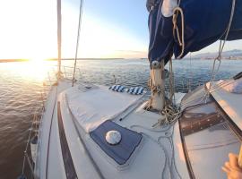 Bed & boat brezza del mare, rumah bot di Viareggio