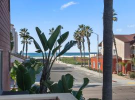 IB Coastal Condo In The Heart of it All, beach hotel in Imperial Beach