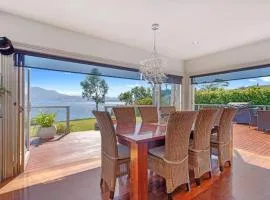 Casa Con Vista Luxury Waterfront Home, Sleeps 10