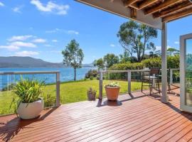 Casa Con Vista Luxury Waterfront Home, Sleeps 10, magánszállás Hobartban