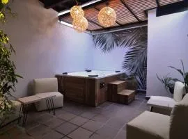 Moderno Apartamento Medellin con Jacuzzi y Aire Acondicionado