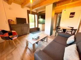 Gîte élégant en pleine nature avec terrasse, départ randonnées, parking privé et équipements inclus - FR-1-589-384
