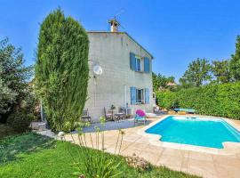 Gorgeous Home In Montfavet With Kitchen, hotel in Montfavet
