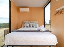 Hill View at Euroa Glamping, hotel dengan parkir di Euroa