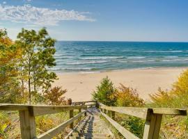 Spacious Cottage on Lake Michigan Stunning Views!, holiday home in Muskegon