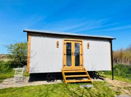 Viesnīca The Hut@Trefechan Wen - Coastal Coziness! pilsētā Goodwick