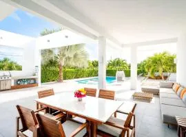 Beachside Villa with Pool and Resort Amenities - White Villas - v1