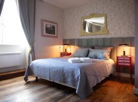 Pat à Touille: Treignac şehrinde bir otoparklı otel