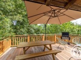 Maison de Vacances Rénovée sur l'Île Fluviale de Chalonnes, Terrasse, BBQ, Prêt de Vélos - FR-1-622-61, hotel in Chalonnes-sur-Loire