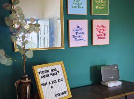 Pekan Modern Style Home w Wi-Fi Netflix, tradicionalna kućica u gradu 'Pekan'