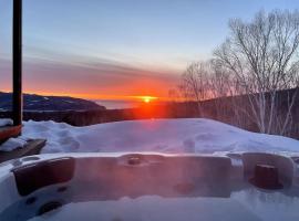 Cozy Haven with Spa & Stunning Views, hytte i Baie-Saint-Paul