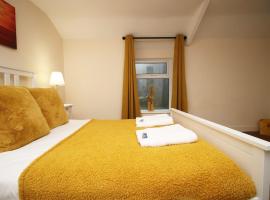 Llareggub by StayStaycations, hotel i Port Talbot