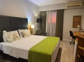 Flat Av. Sabia 825, Metro Moema -Av. Ibirapuera