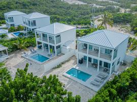 Villas with Private Pool 5 min to Grace Bay beach, viešbutis mieste Long Bay Hills