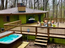 Unique Octagon Ski Lodge in State Park w/ Hot Tub، كوخ في واسو