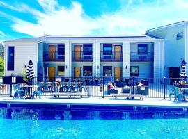 Pilot Four Room For Two With Pool, hotel a Purina Farms Kongresszusi Központ környékén Pacificben