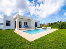 Villa Justin, hotel with pools in Laguna del Higüero