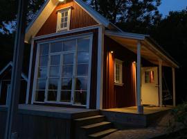 Forest house, beach hotel in Ljungskile