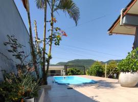 Quarto, piscina e acesso exclusivo, недорогой отель в городе Encantado