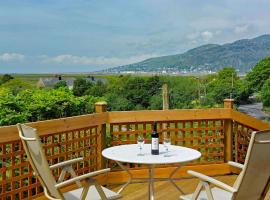 South View Cottage with Terrace and Coastal Views, hotel em Fairbourne