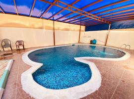 Holiday Home Rent villa, hotel em Sharjah