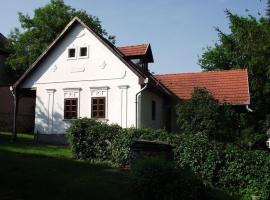 Creekside country cottage Nagyvisnyo/ Patakparti paraszthaz Nagyvisnyo, vila v destinaci Nagyvisnyó