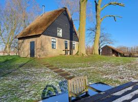 Picturesque Holiday Home in Drimmelen with Garden, cheap hotel in Hooge Zwaluwe