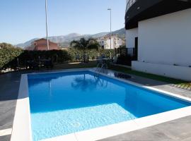 Residence Villa Nebros, hotel met zwembaden in SantʼAgata di Militello