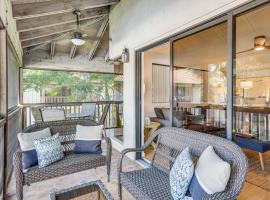 Condo with Pool Access - Inside PGA National Resort!, Hotel mit Parkplatz in Palm Beach Gardens