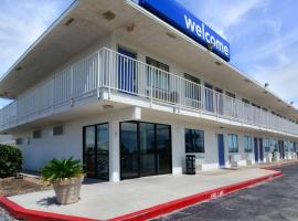 Motel 6-Galveston, TX, hotel near Port of Galveston, Galveston