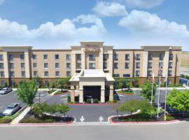 Hampton Inn & Suites Madera, hotel v destinácii Madera